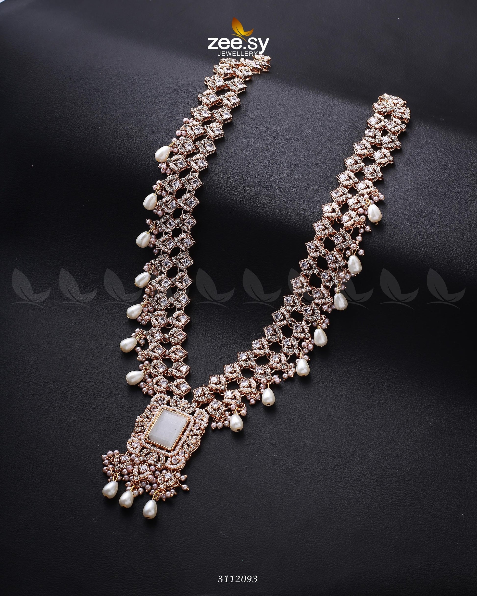 Burro's-Tail Long Malla Necklace Golden Pearl White
