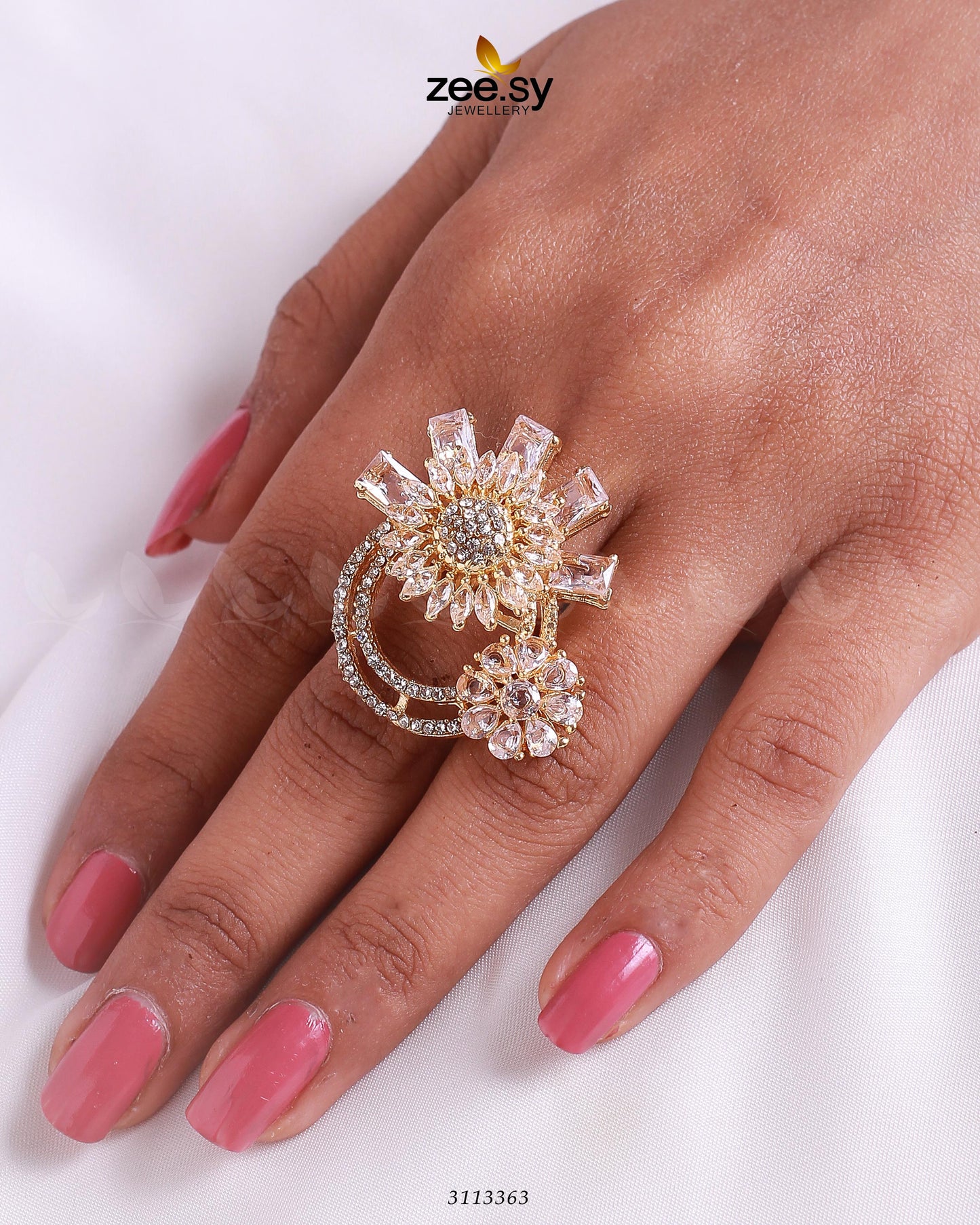 Aima Baig Ring Golden White