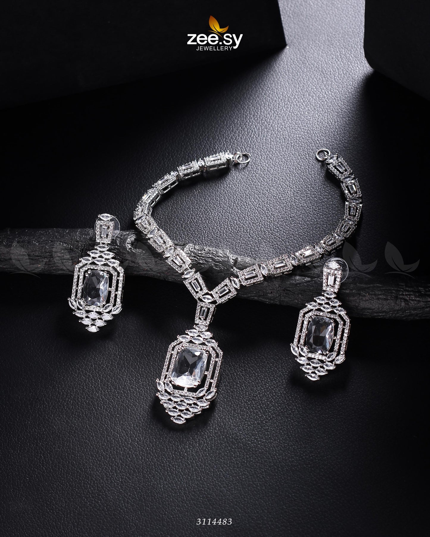 Sharmeen Necklace Set Silver White