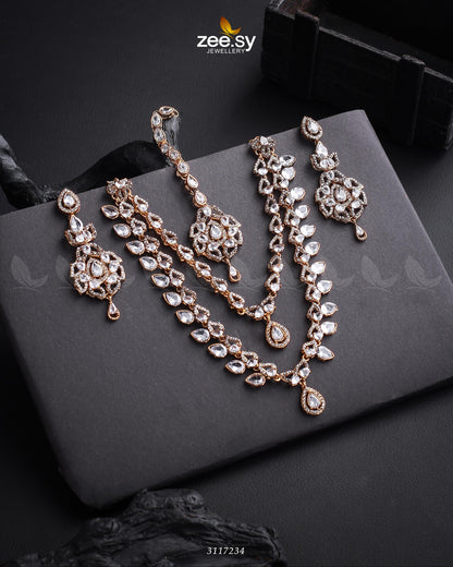 Urwa Hocane Necklace Set Golden White