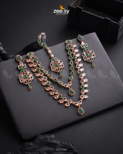 Urwa Hocane Necklace Set Golden Green