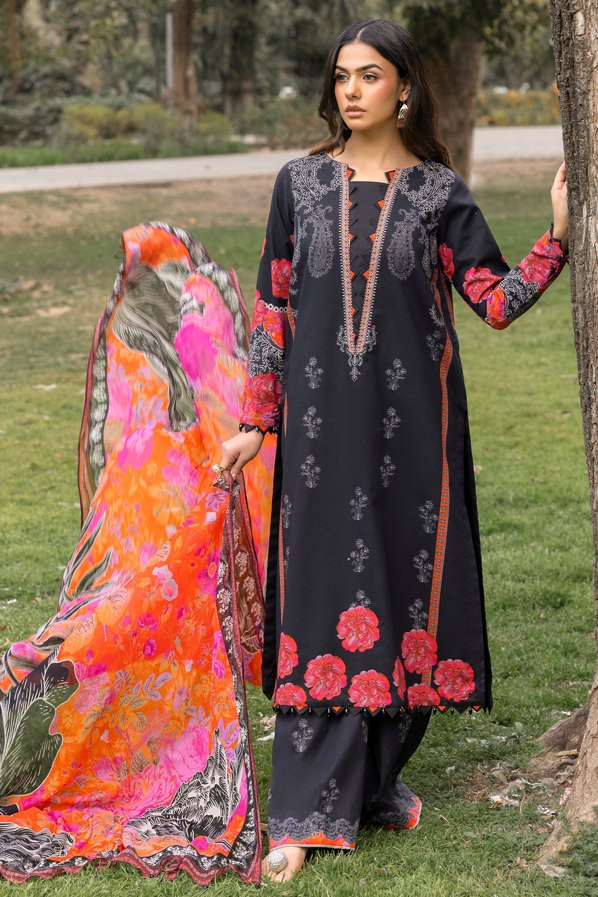 Charizma | C prints Lawn | CP5-18 L Black Lawn