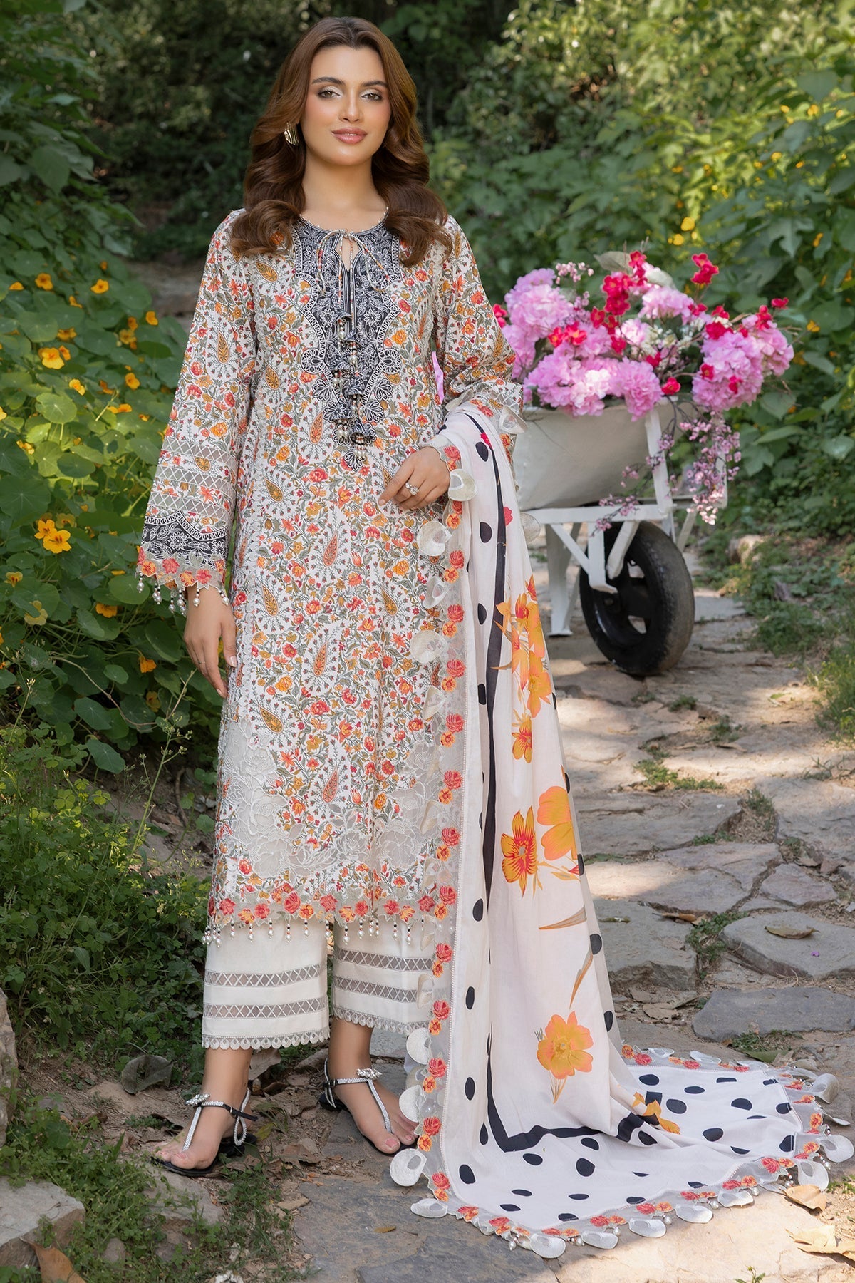 Charizma | Range Collection | CRN5-05 XS Cloud Gray Lawn