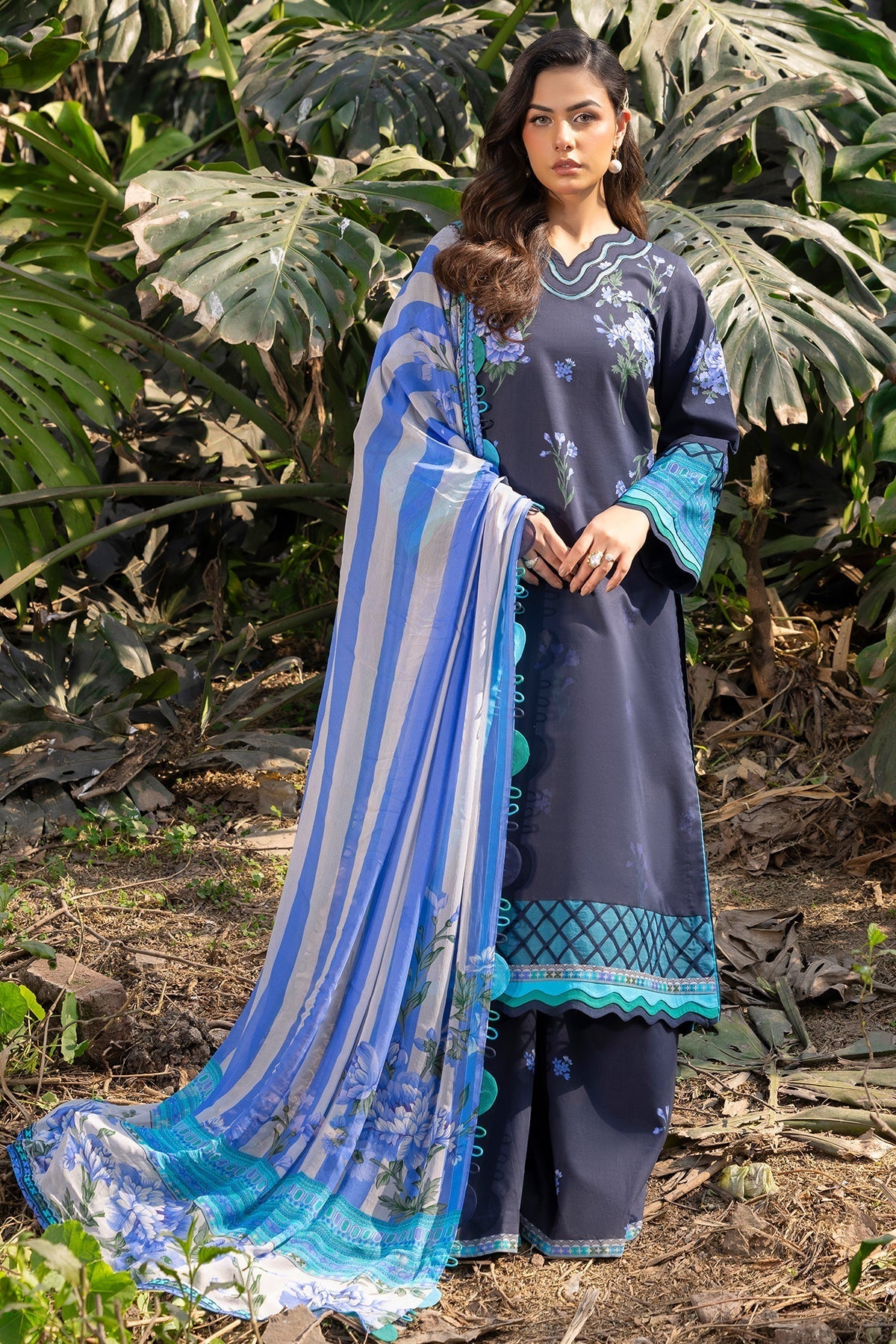 Charizma | C prints Lawn | CP5-19 L Navy Lawn