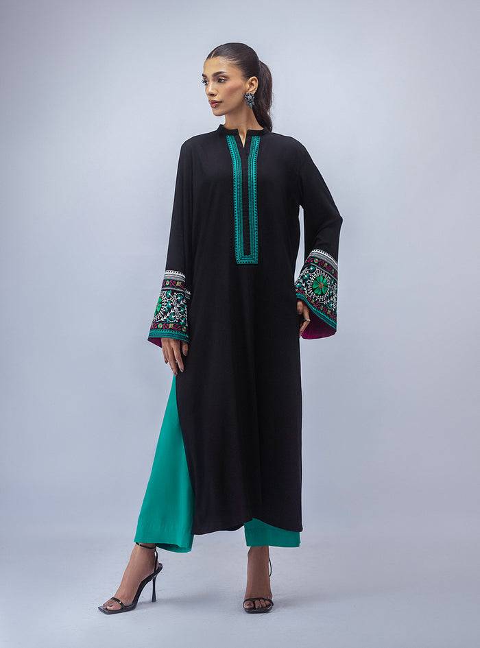 Zainab Chottani | Aara Moonsoon Edit | Midnight Meadow - Pakistani Designer Dress - by Zainab Chottani - Type : Ladies Clothes - 100% Original at Saira Sultan