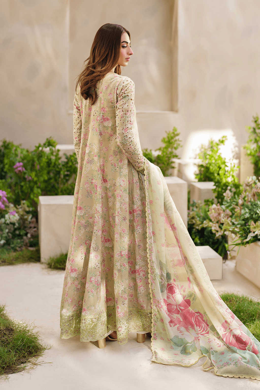 Iznik | Festive lawn 24 | SFL-05 - Pakistani Designer Dress - by Iznik | Type: Luxury - 100% Original at Saira Sultan