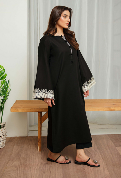 Humdum | Ayra Ready to wear | Ayra - D09 S Black Lawn
