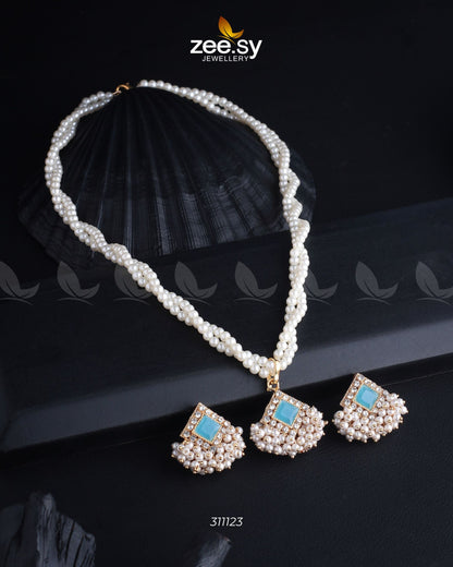 Pendant Necklace turquoise