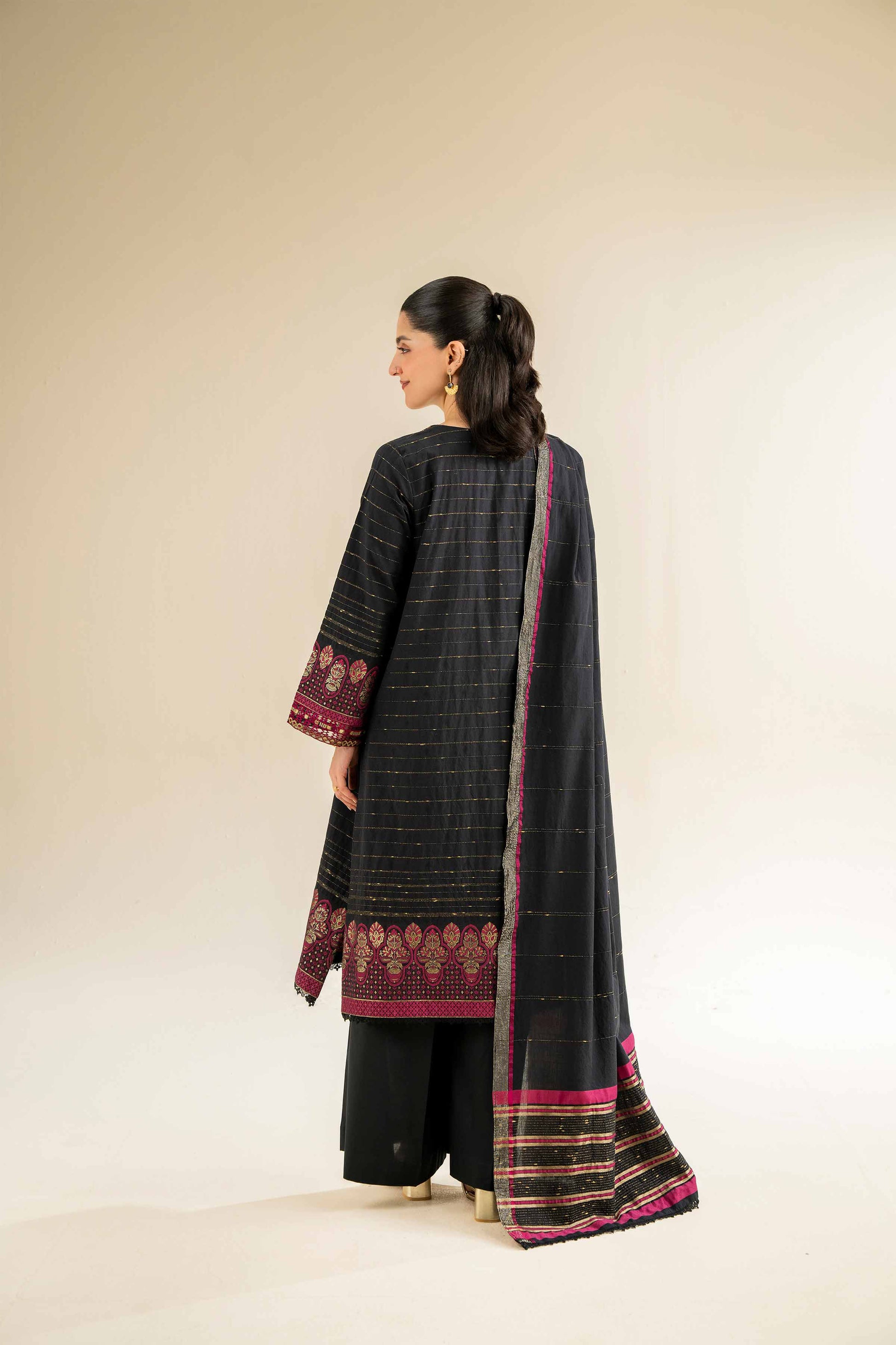 Nishat | Cross Season Edit | 42501041 S Black Jacquard