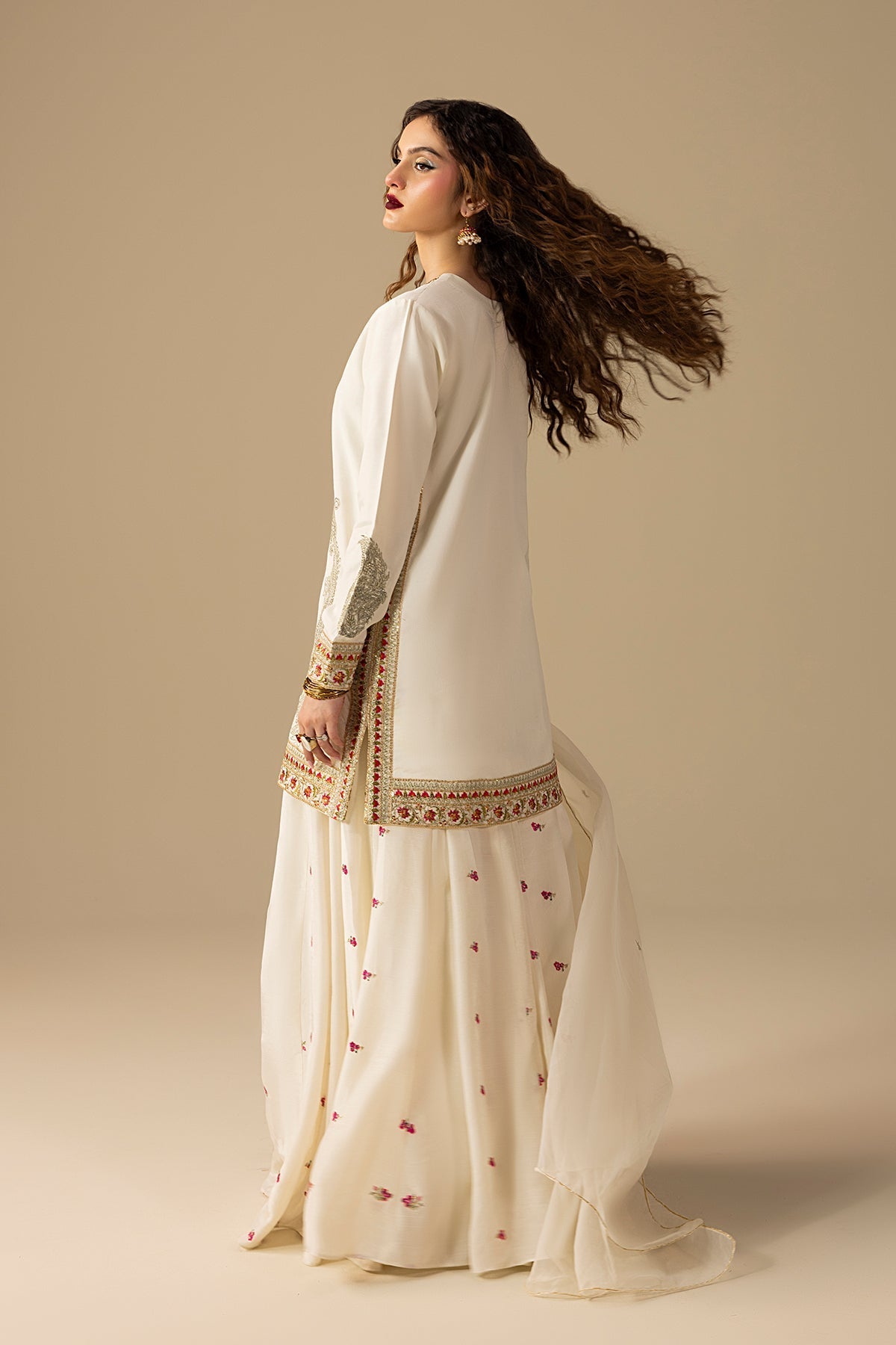 Erum Khan | Lillia Summer Edit | Dream Dust S Off White Raw Silk