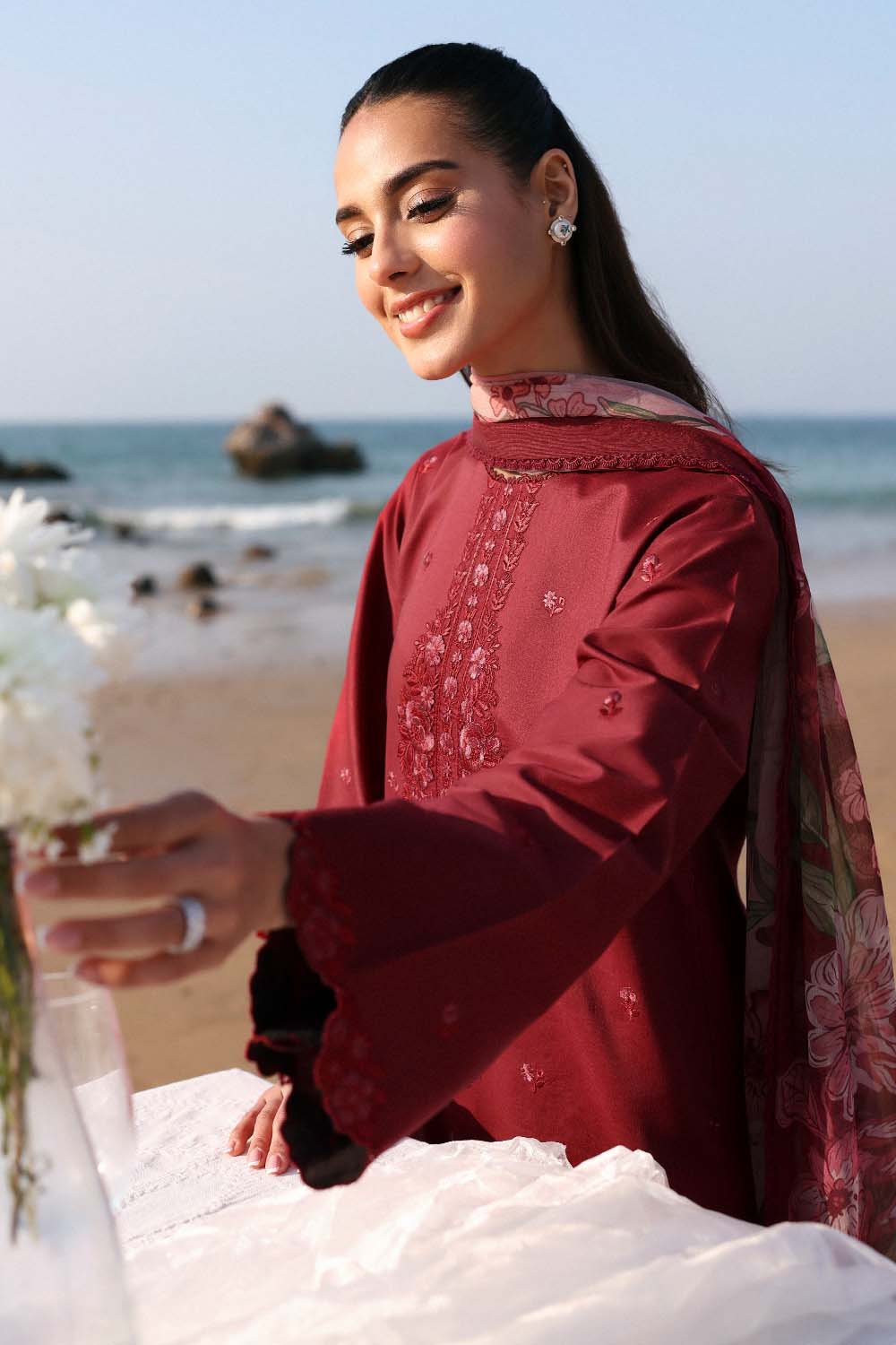 Seran | Afsanah Lawn 25 | MEHRU L Maroon Lawn