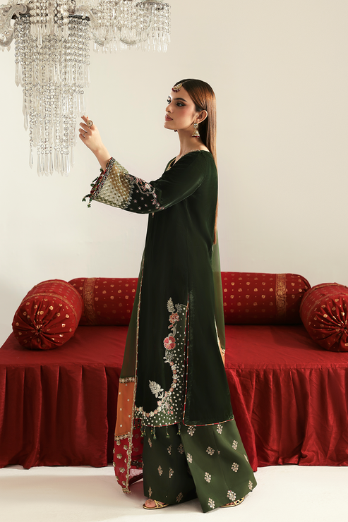 Emaan Adeel | Zarposh Velvet 25 | AARISH - Pakistani Designer Dress - by Emaan Adeel - Type : Ladies Clothes - 100% Original at Saira Sultan