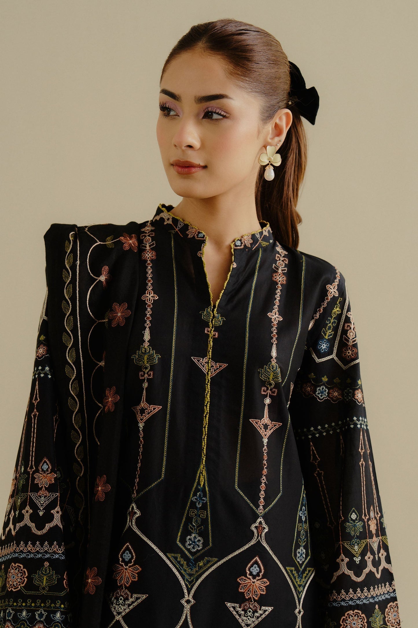 Zara Shahjahan | Coco Lawn 25 | Iris-2A M Black Lawn