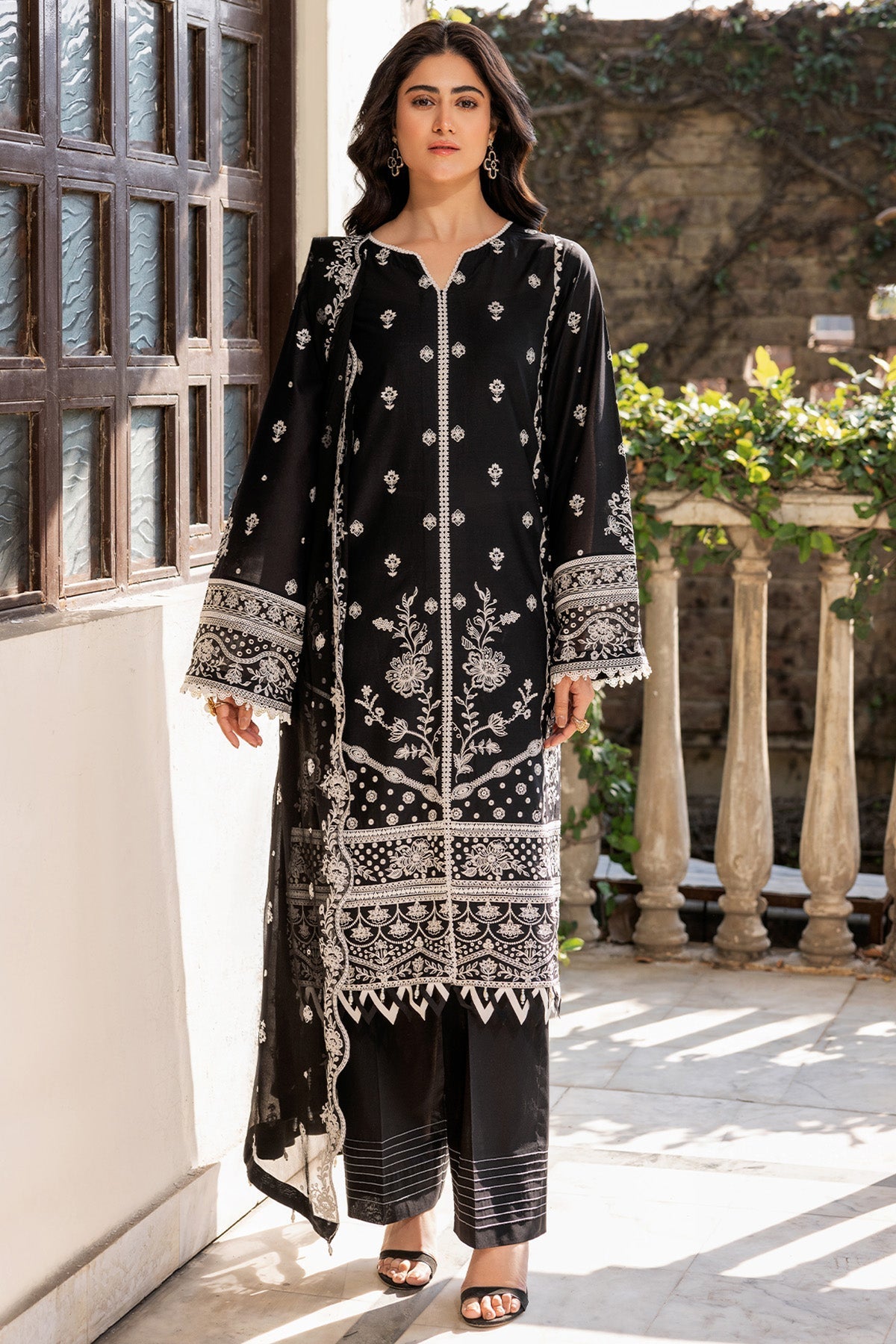 Farasha | Summer Weaves Embroidered Lawn | Midnight Glow XS Black Lawn