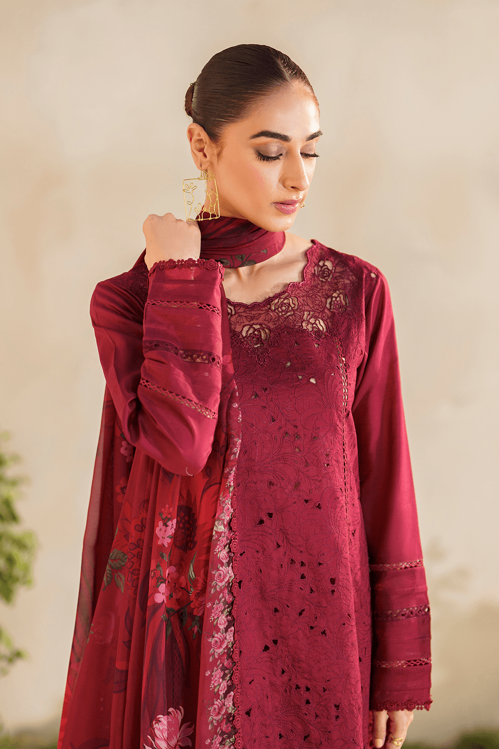 Iznik | Festive lawn 24 | SFL-02 - Pakistani Designer Dress - by Iznik | Type: Luxury - 100% Original at Saira Sultan