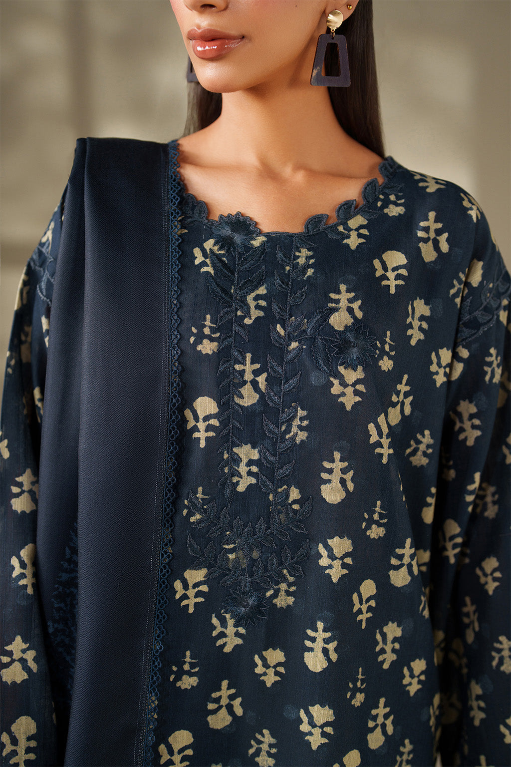 Iznik | Winter Chapter 25 | UE-560 Printed Khaddar by Iznik - Designer Dress - Type : Ladies Clothes - Available at Saira Sultan - 100% Original 