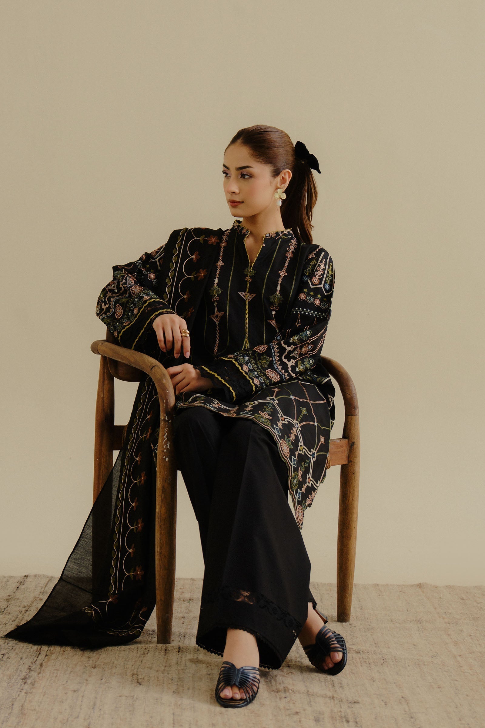 Zara Shahjahan | Coco Lawn 25 | Iris-2A XL Black Lawn