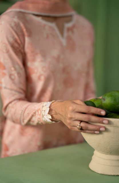 Seran | Artisan Lawn 25 | PECHE L Peach Lawn