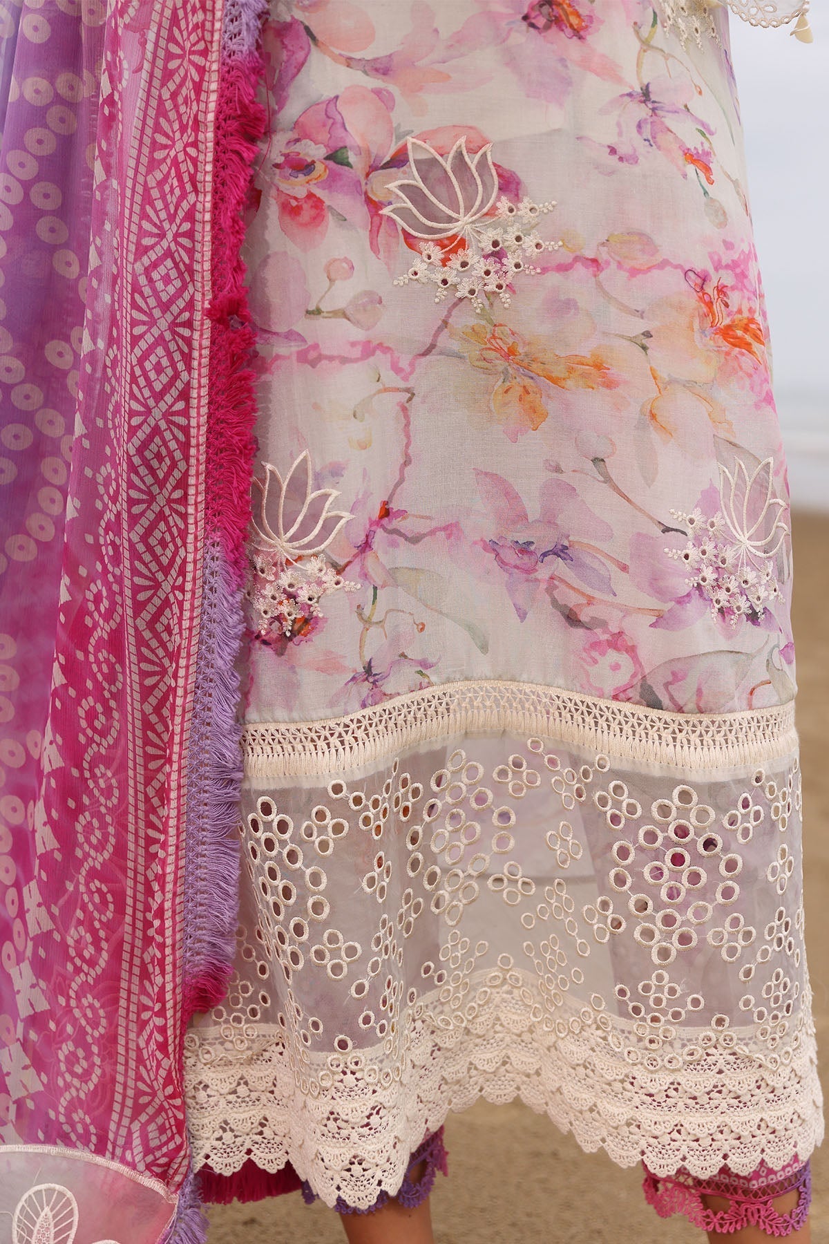 Nureh | Gardenia Embroidered Lawn 25 | NSG-172 XL Ivory Lawn
