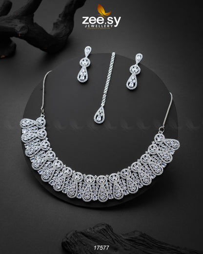 Glitz Necklace Silver White