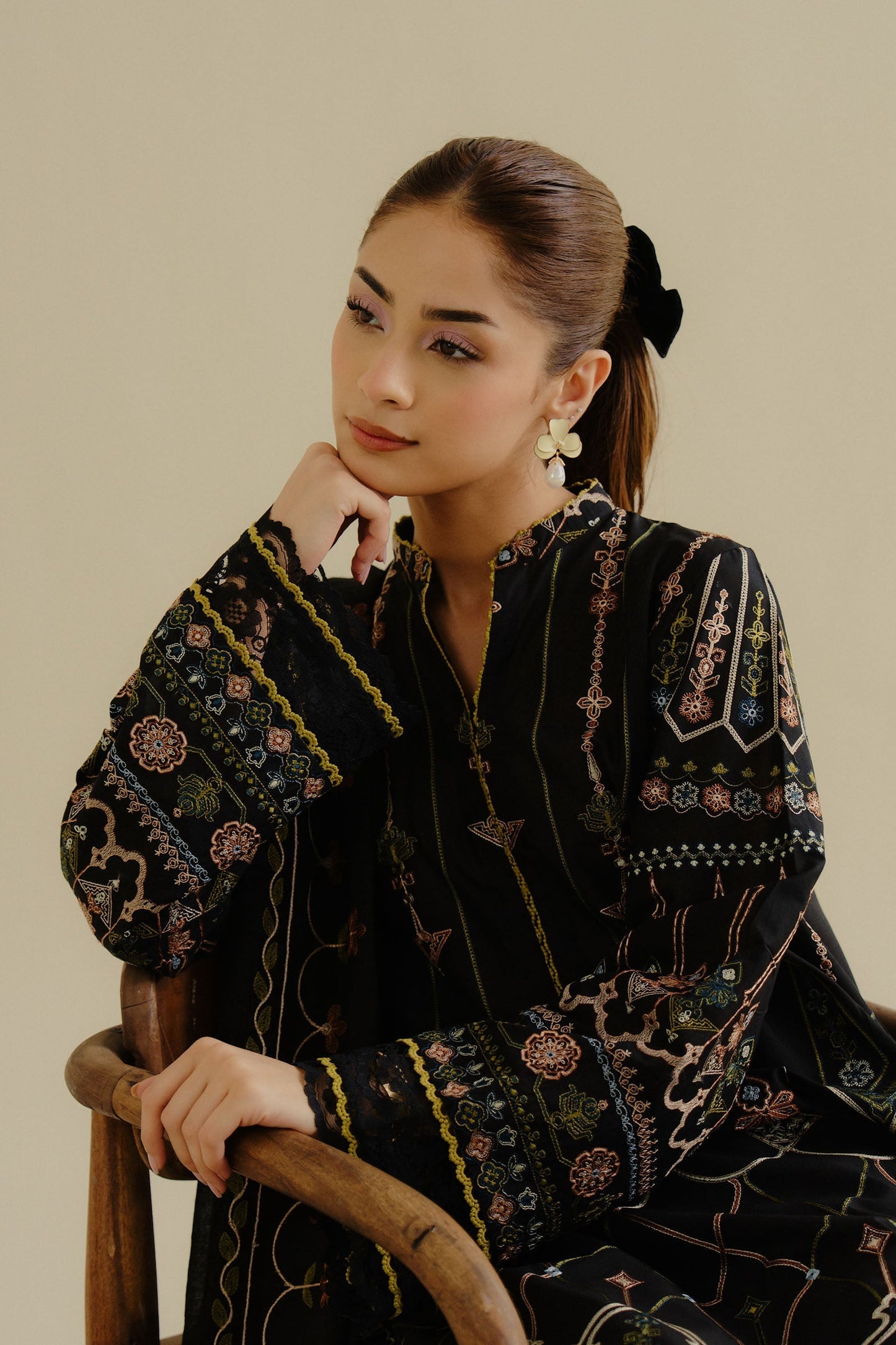 Zara Shahjahan | Coco Lawn 25 | Iris-2A Custom Size Black Lawn