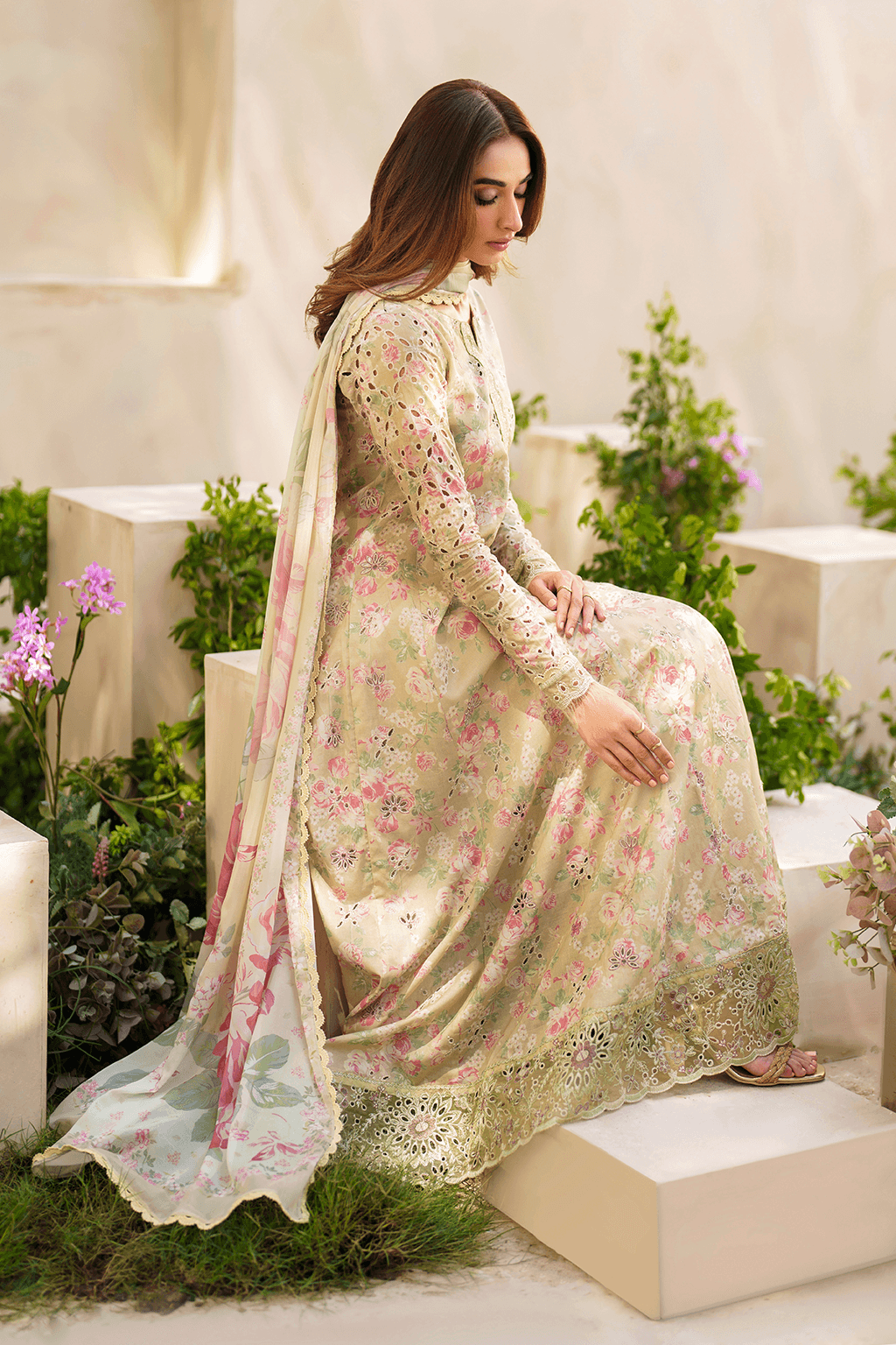 Iznik | Festive lawn 24 | SFL-05 - Pakistani Designer Dress - by Iznik | Type: Luxury - 100% Original at Saira Sultan