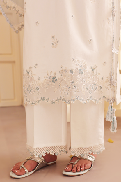 Seran | Nayab Eid Lawn | AIRA XL White Lawn