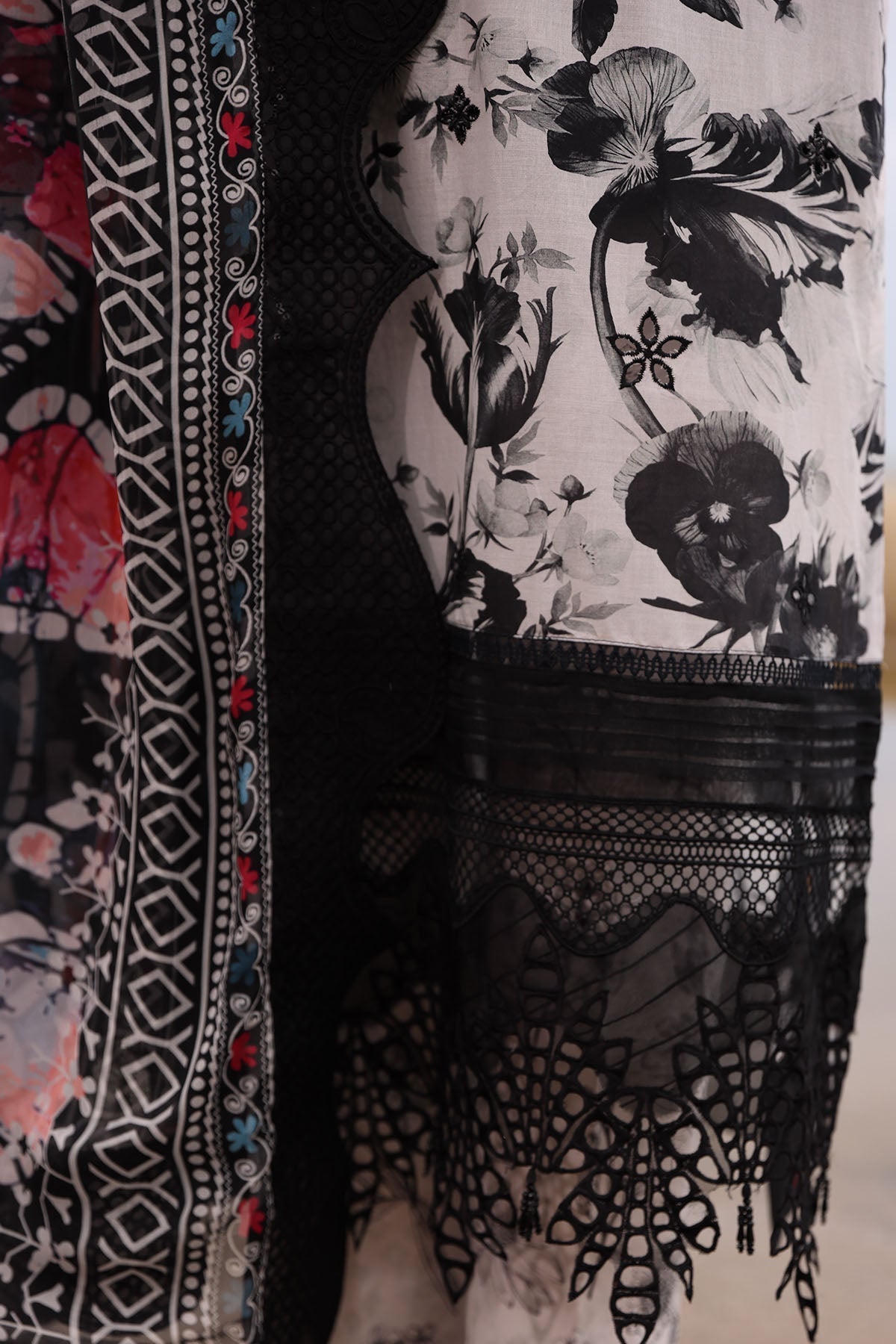 Nureh | Gardenia Embroidered Lawn 25 | NSG-175 M Black Lawn