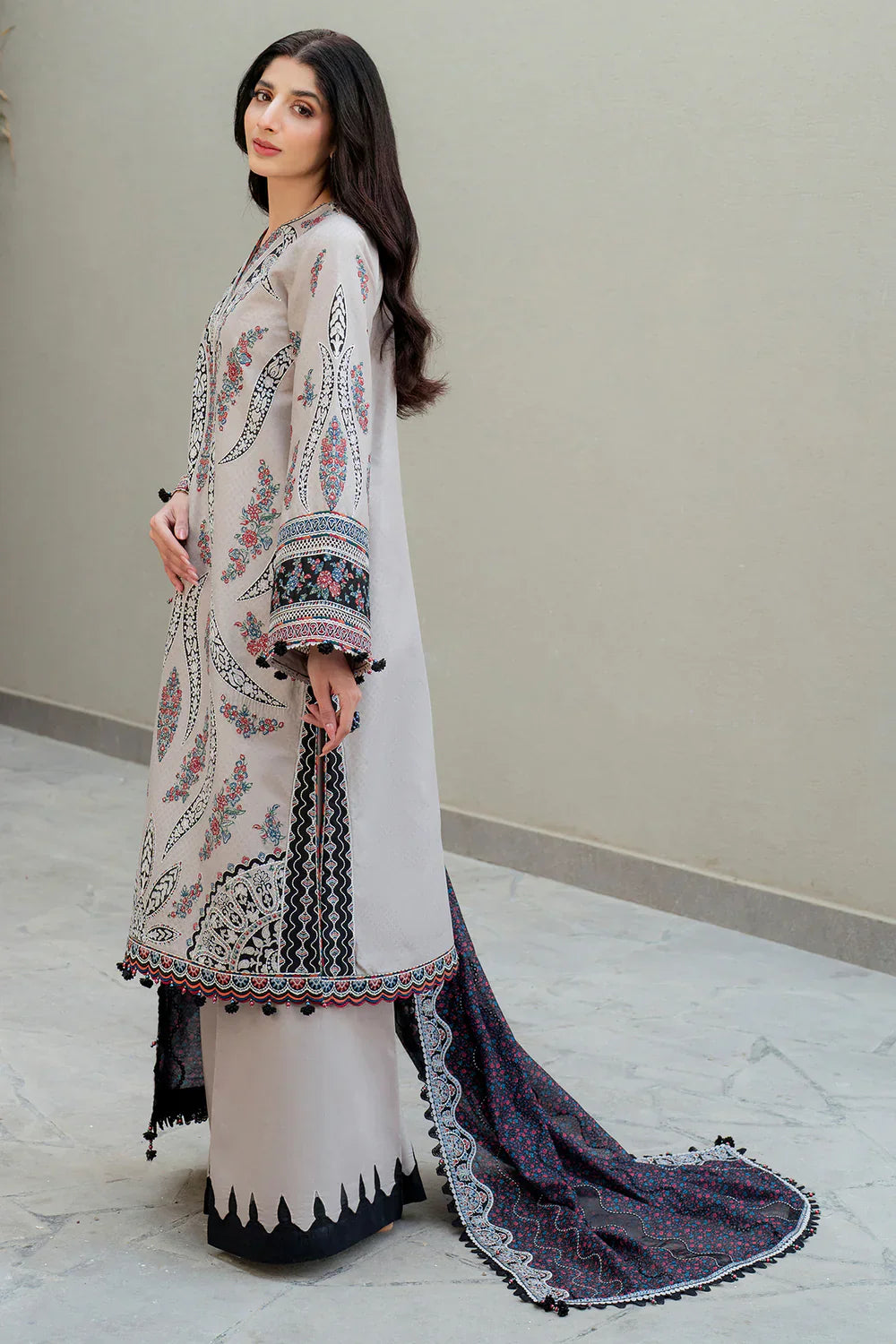 Jazmin | Shahkaar Luxury Lawn 25 | SL25-D7 S Taupe Lawn