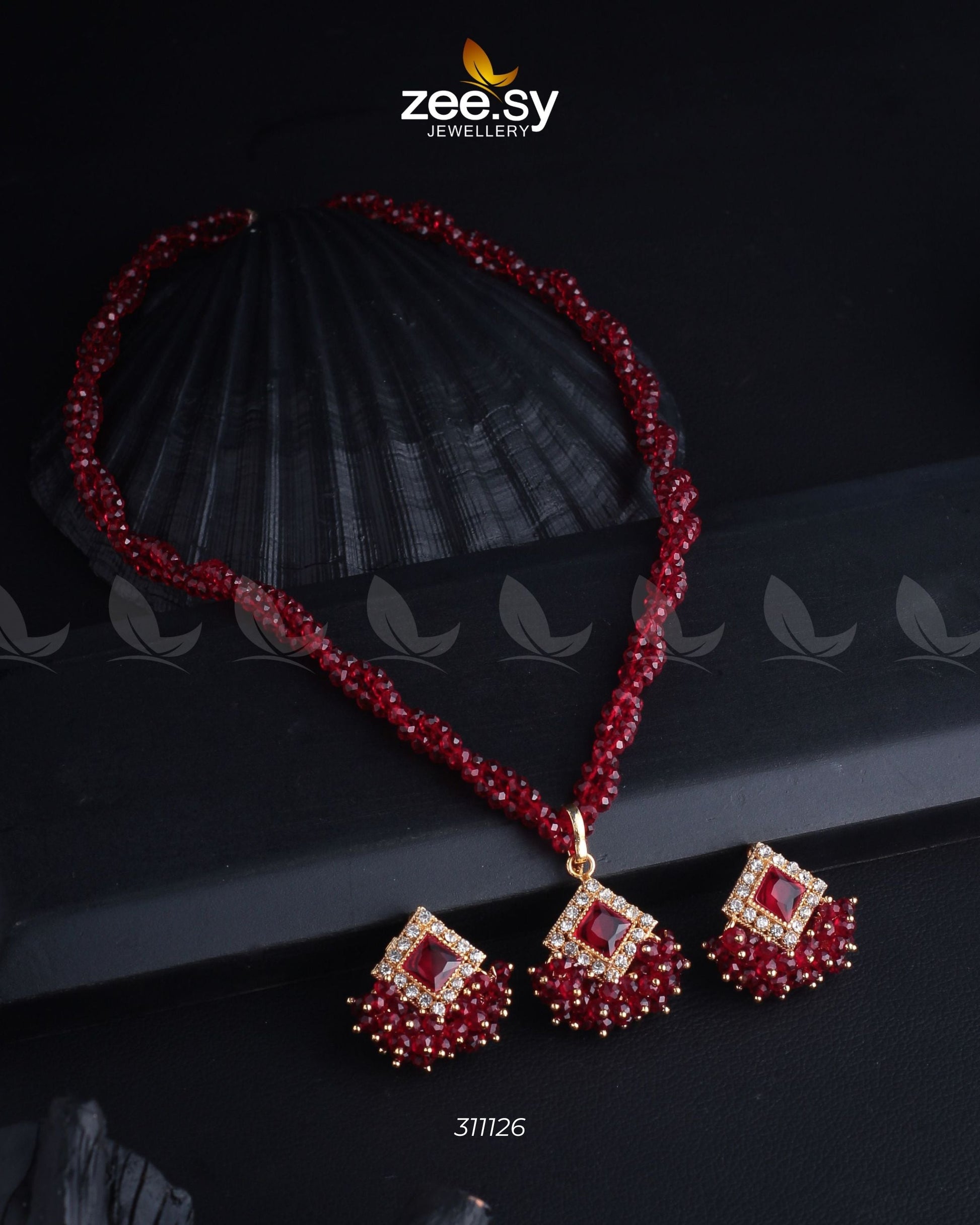 Pendant Necklace Golden Red