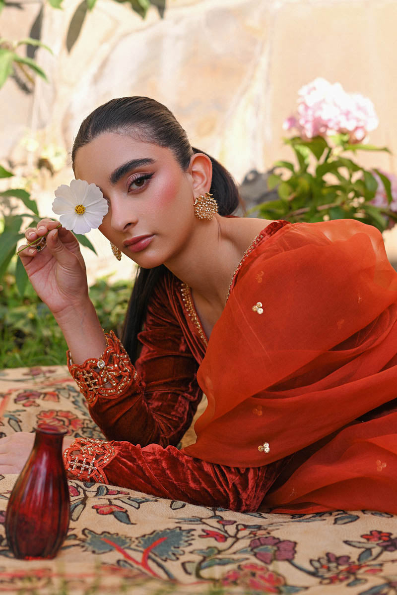Hue Pret | Farasha Luxury Winter | Freya M Red Velvet