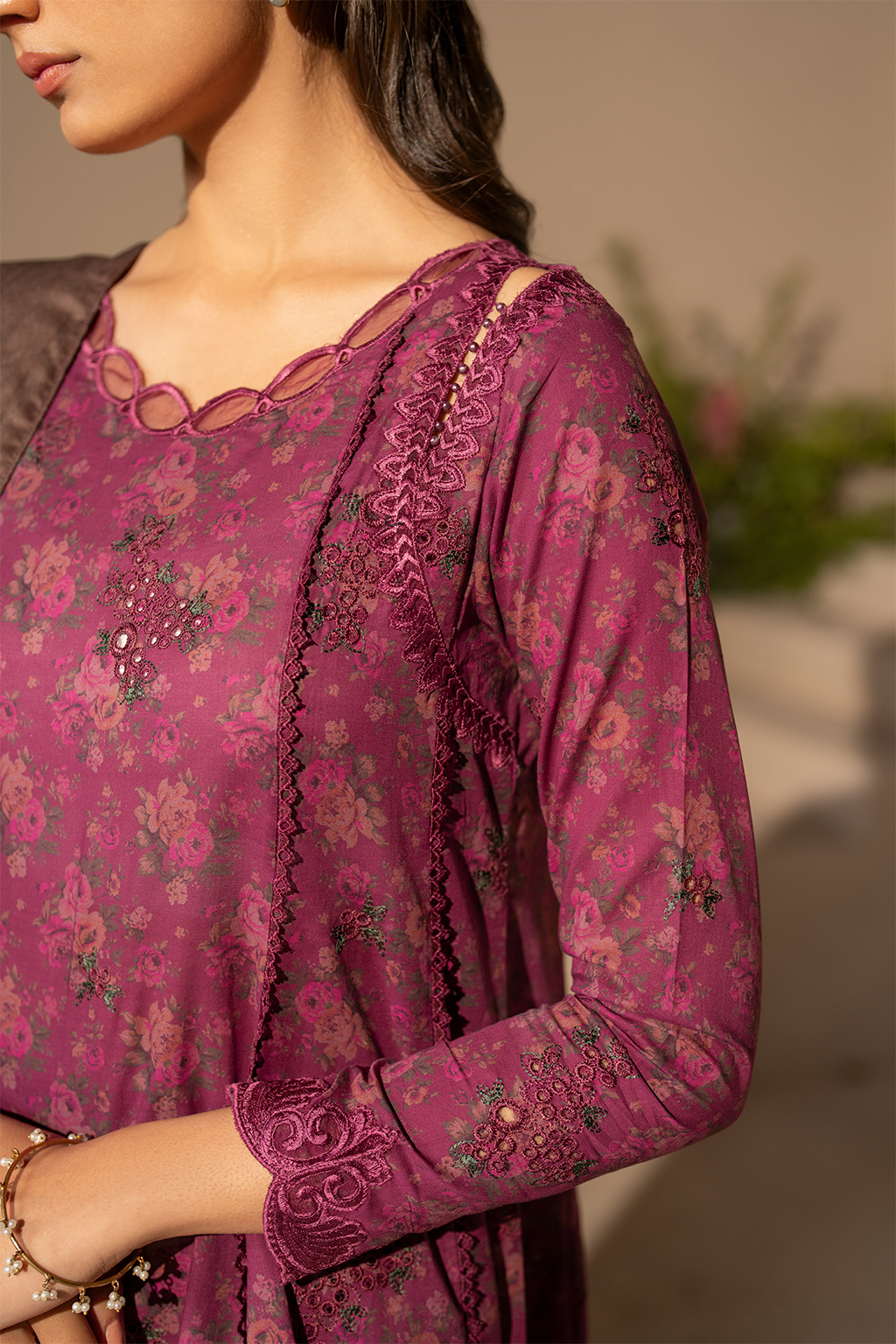 Iznik | Festive Lawn 25 | EFL-09 M Wine Lawn