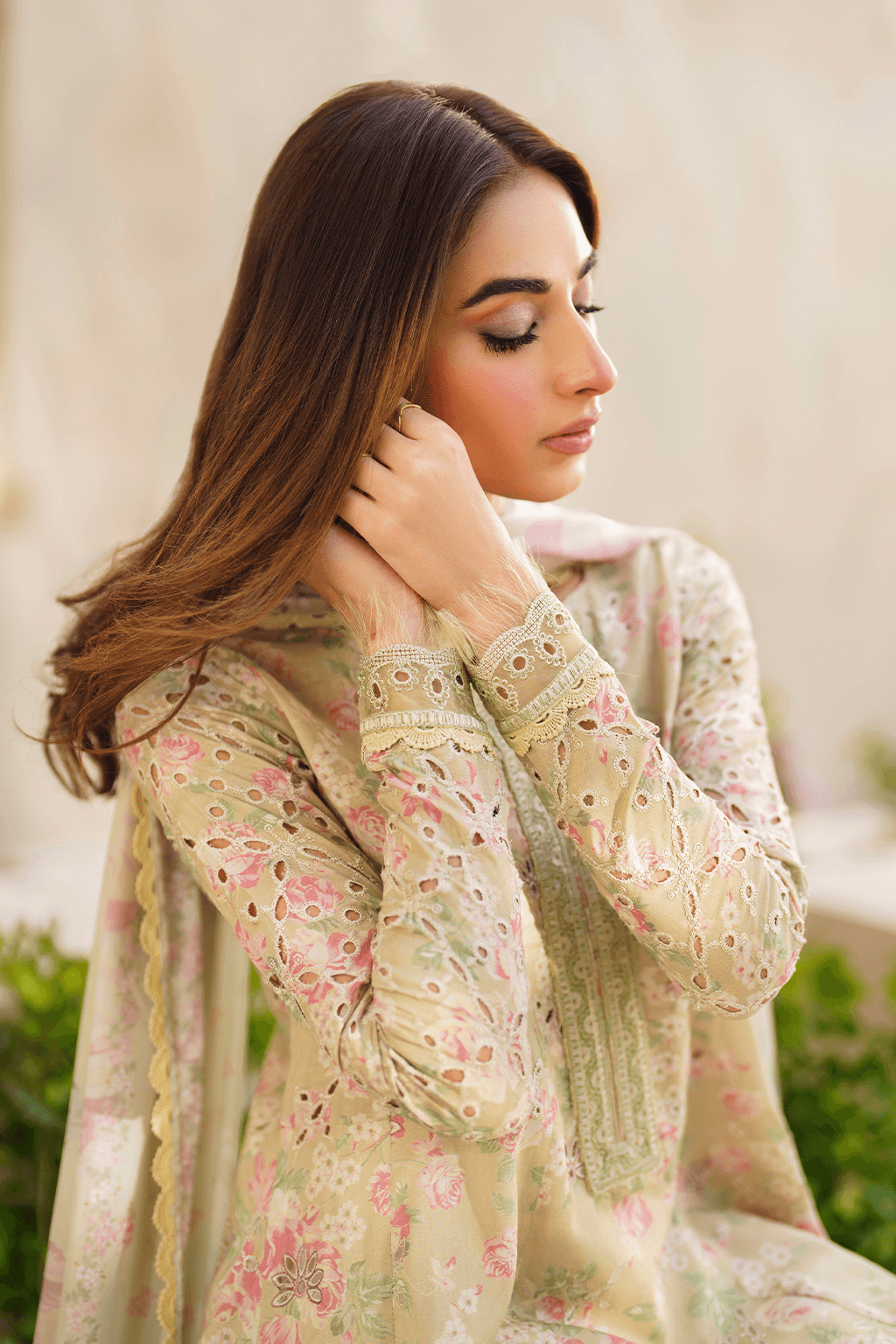 Iznik | Festive lawn 24 | SFL-05 - Pakistani Designer Dress - by Iznik | Type: Luxury - 100% Original at Saira Sultan