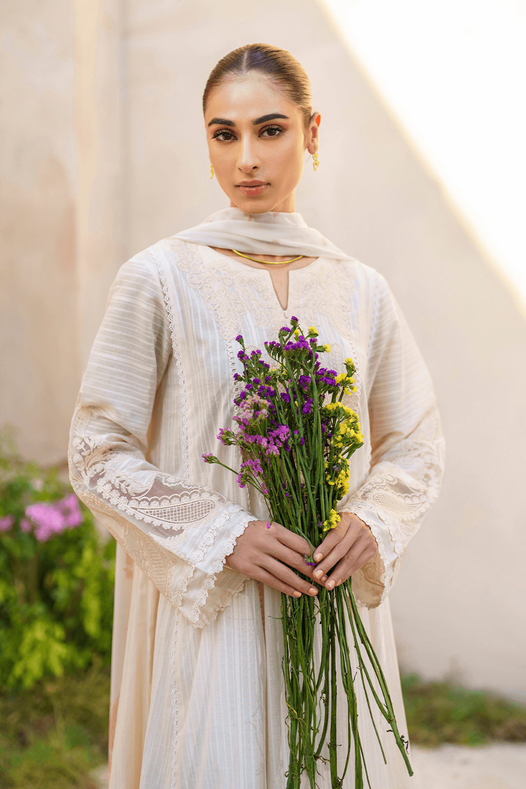 Iznik | Festive lawn 24 | SFL-03 - Pakistani Designer Dress - by Iznik | Type: Luxury - 100% Original at Saira Sultan