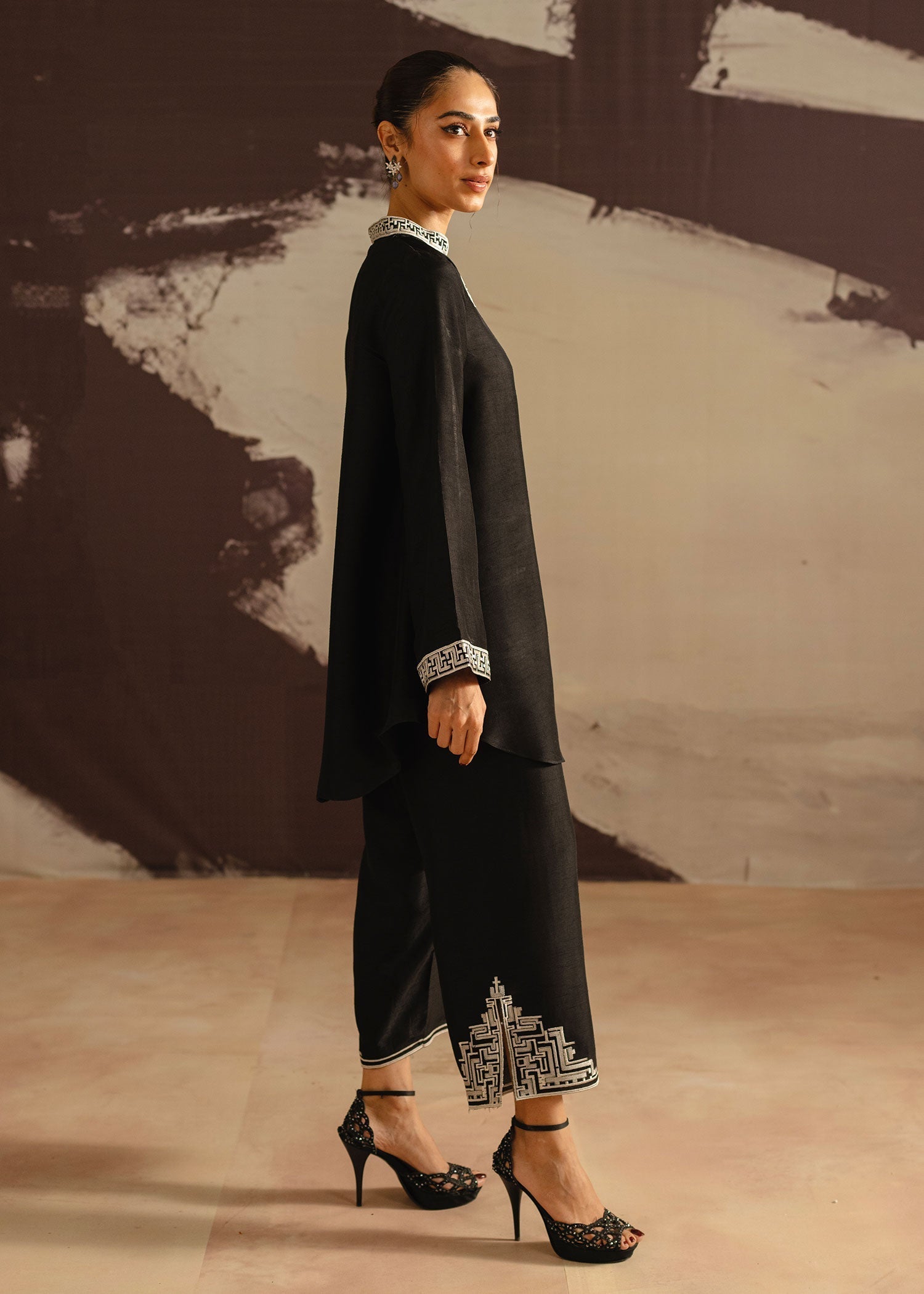 Mahgul | Eye of Cemal | Oriental Noir XL Black Korean Raw Silk