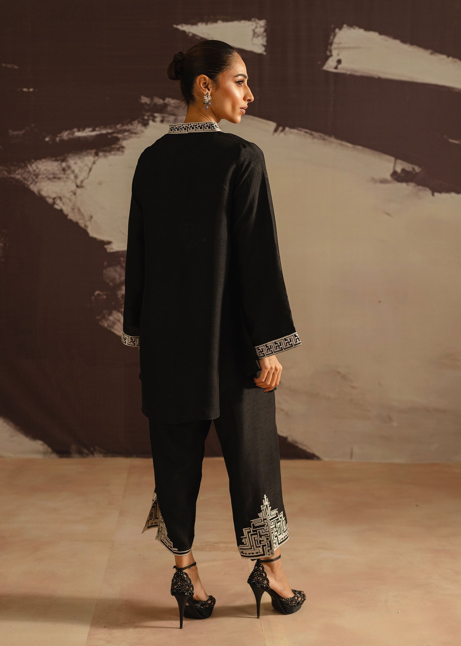 Mahgul | Eye of Cemal | Oriental Noir S Black Korean Raw Silk