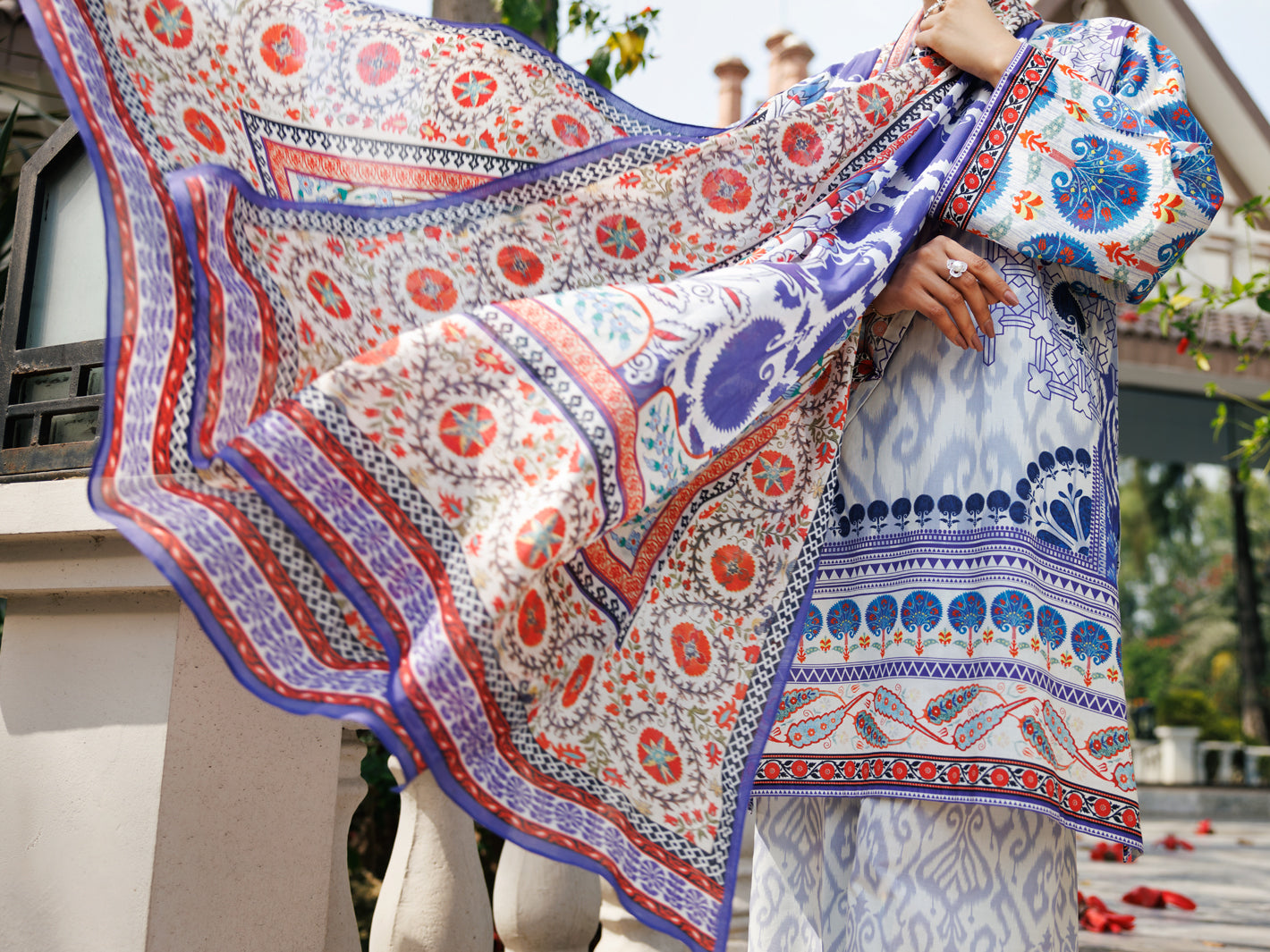 Almirah | Traditional Tale | ALP-3PS-2116 L White Lawn