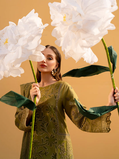 Mahnur | Sirena Luxury Lawn 25 | Adrienne L Mehndi Lawn