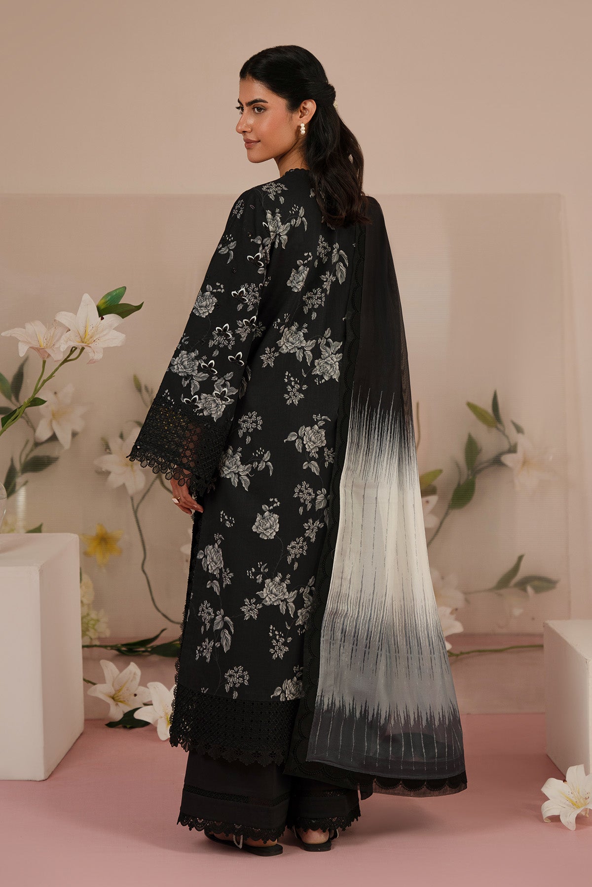Afrozeh | Floral Charm 25 | Lupine S Black Lawn