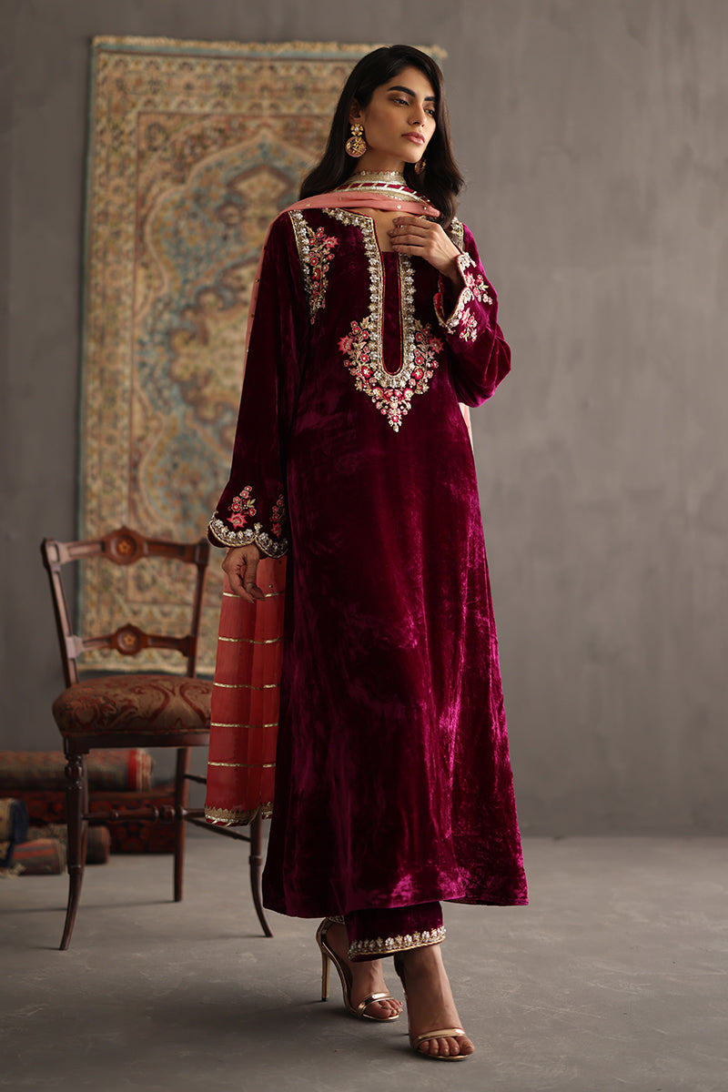 Sana Abbas | Velvet Formals | AMETHYST L Magenta Velvet