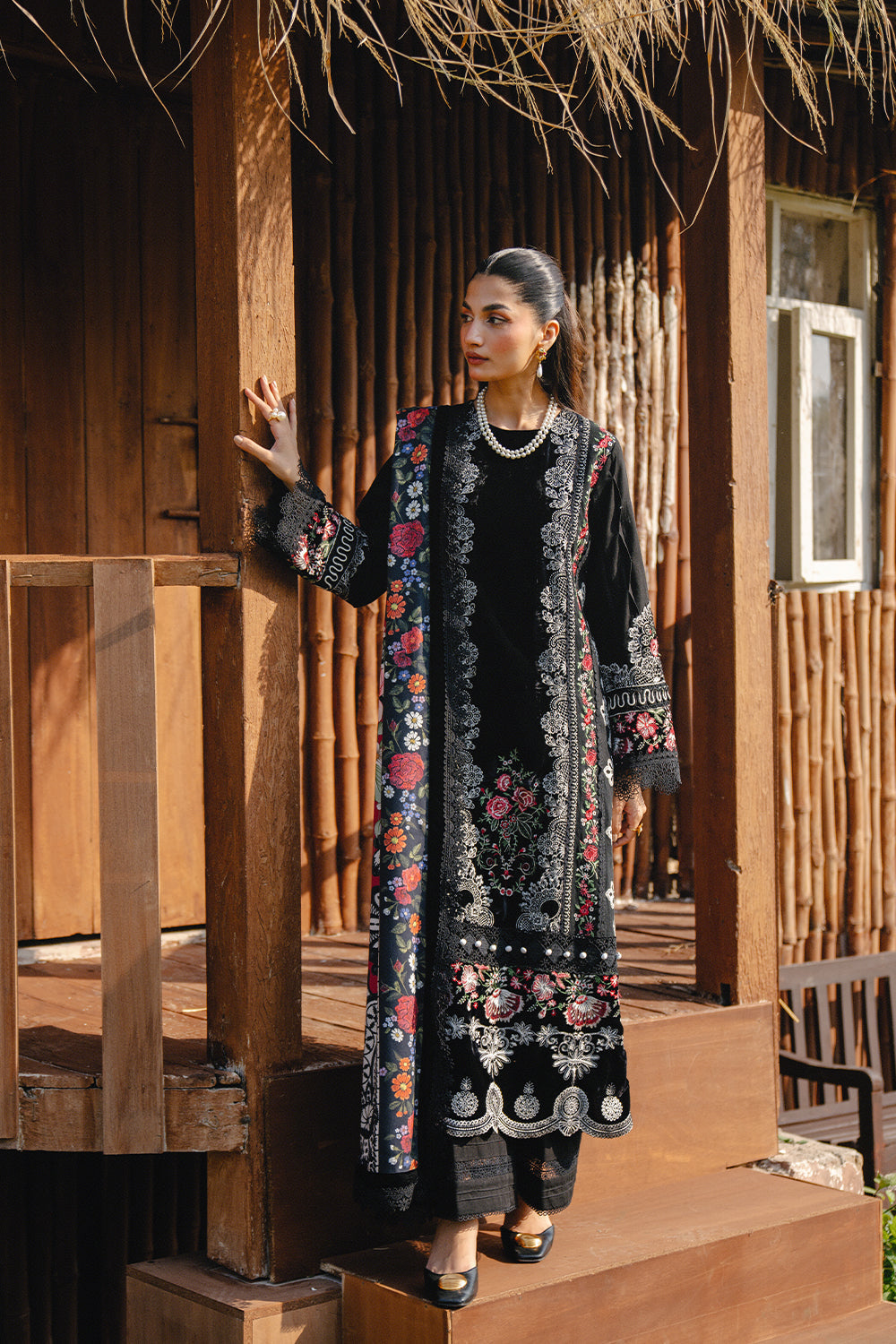 Saira Rizwan | Winter 2024 | REVNA-SRW24-08 XS Black Khaddar