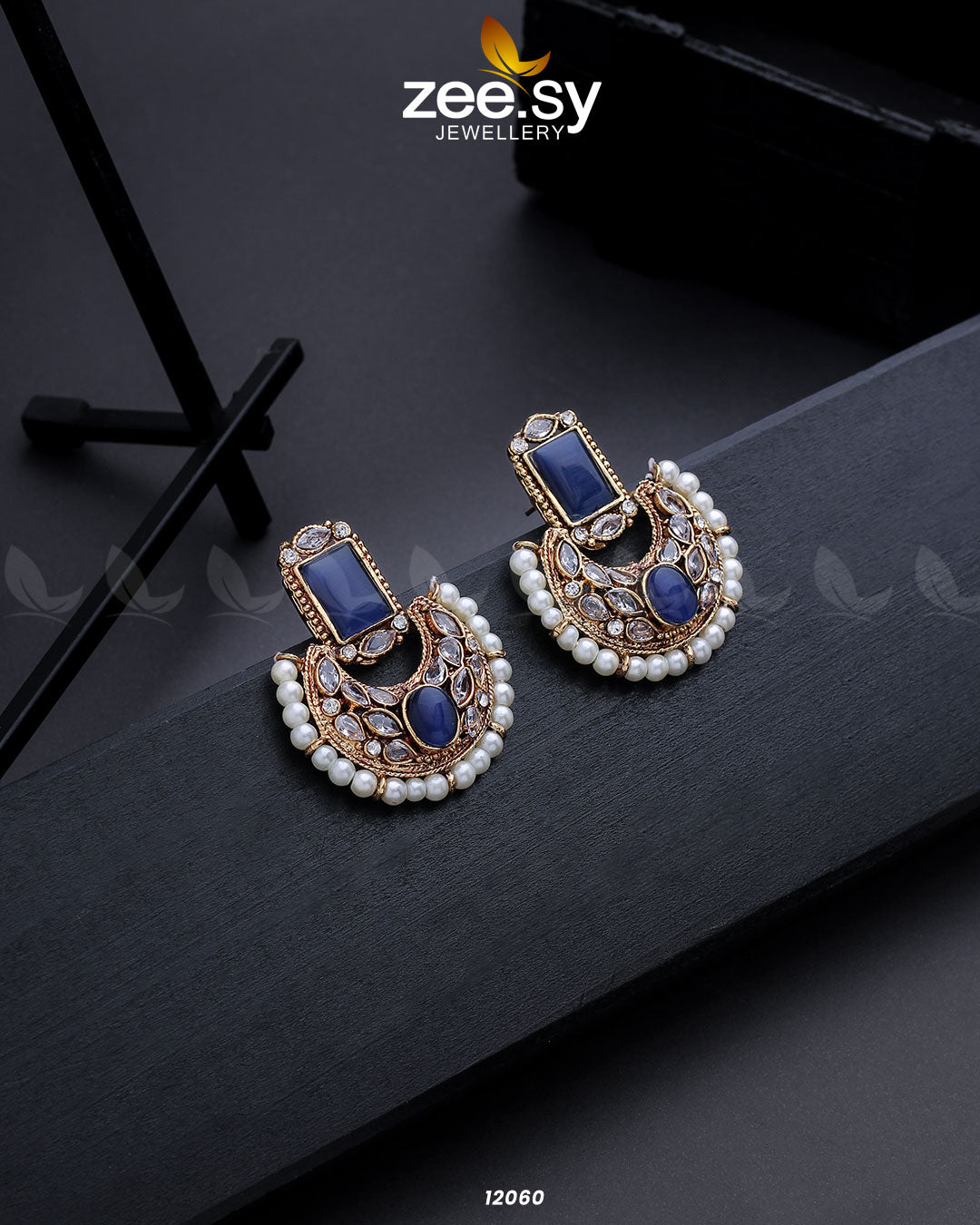 Cluster Pearl Earring Blue