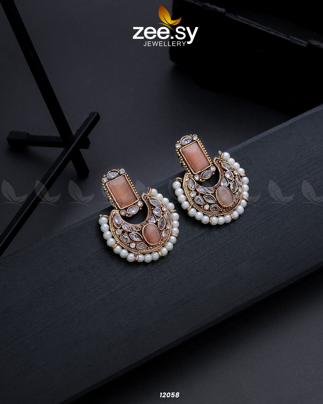 Cluster Pearl Earring Champagne