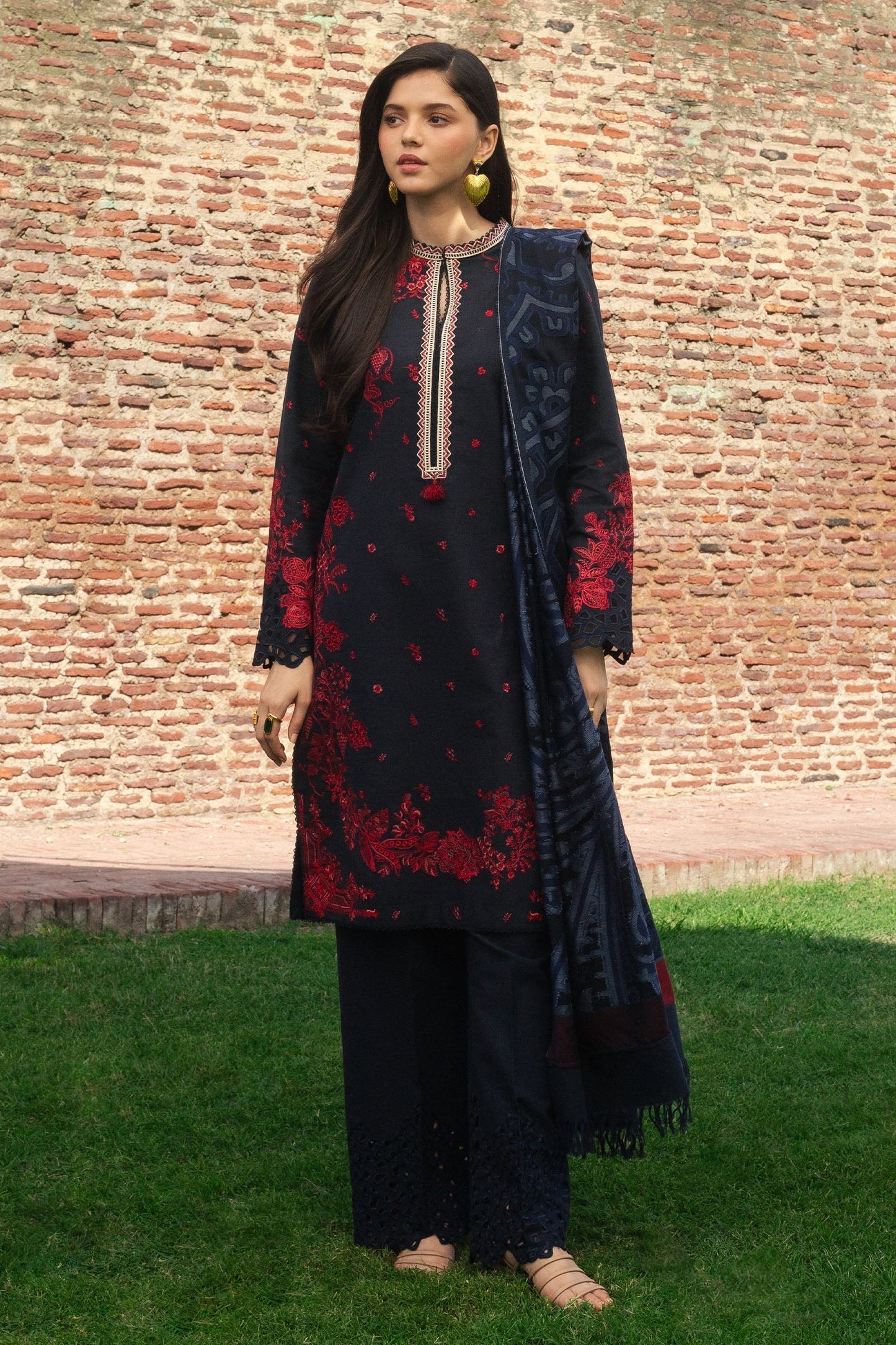 Zara Shahjahan | Winter 24 |  DARYA-D2 - Pakistani Designer Dress - by Zara Shahjahan | Type: Ladies Clothes - 100% Original at Saira Sultan