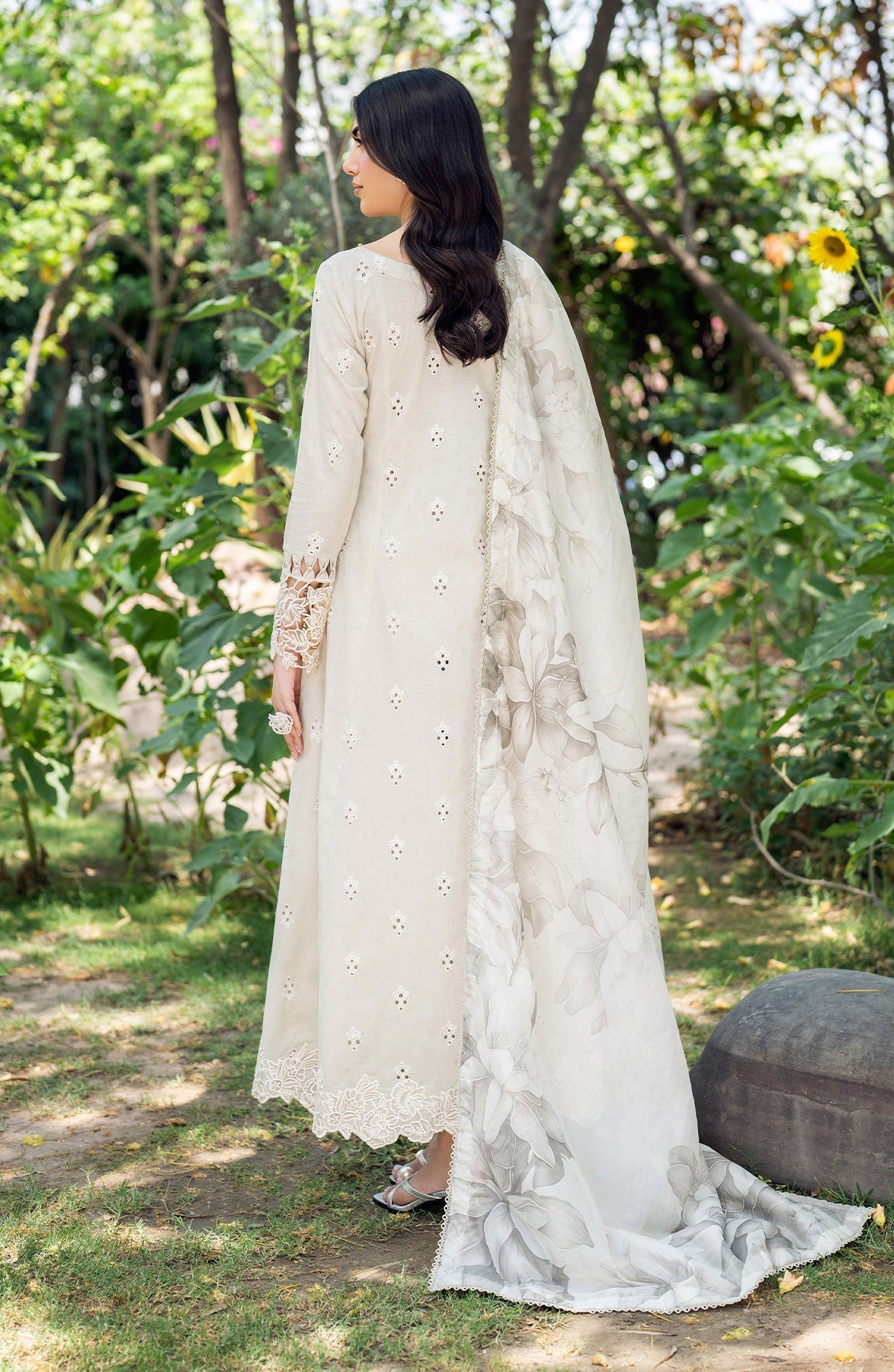 Zarif | Nura Textured Lawn 25 | ISARA S Ivory Lawn