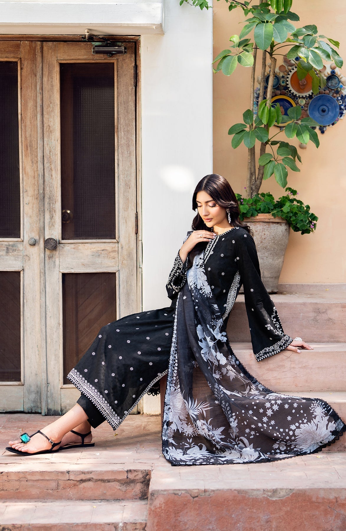 Zarif | Nura Textured Lawn 25 | MILHA XL Black Lawn