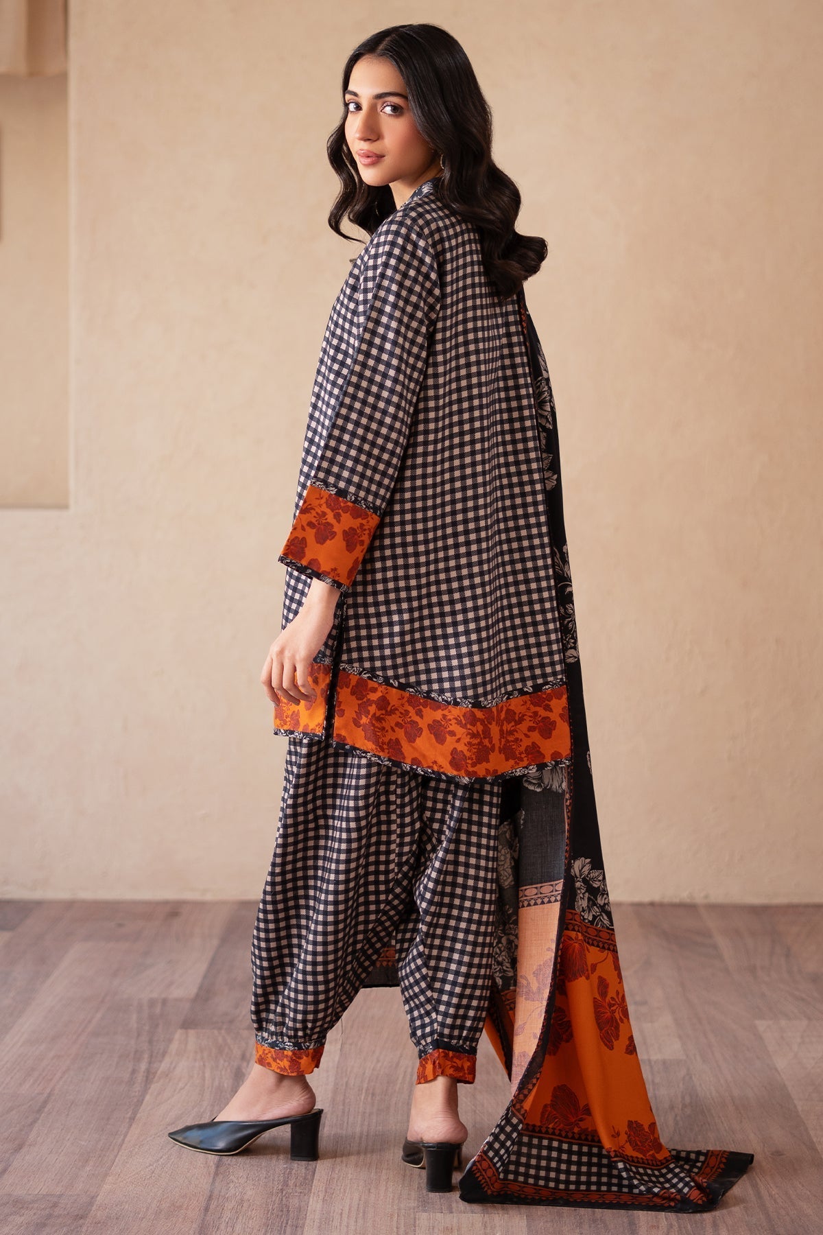 Charizma | Print Melody | CPM-4-S43A M Black Raw Silk
