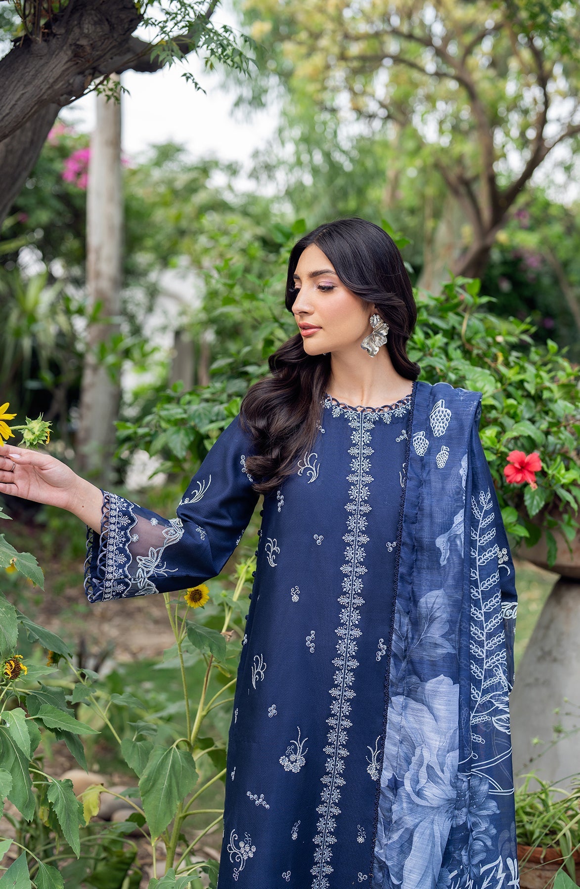 Zarif | Nura Textured Lawn 25 | SEERUM M Navy Lawn