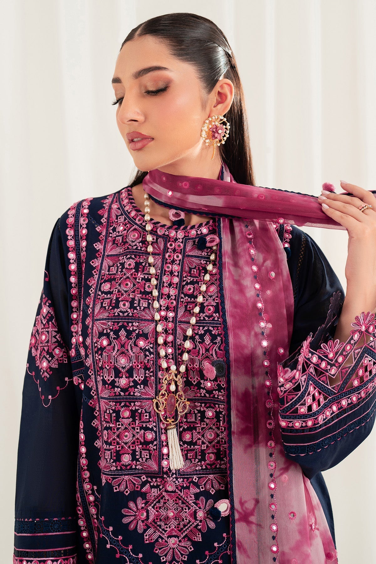 Jazmin | Iris Luxury Lawn 25 | IL'25-D01 M Midnight Blue Lawn
