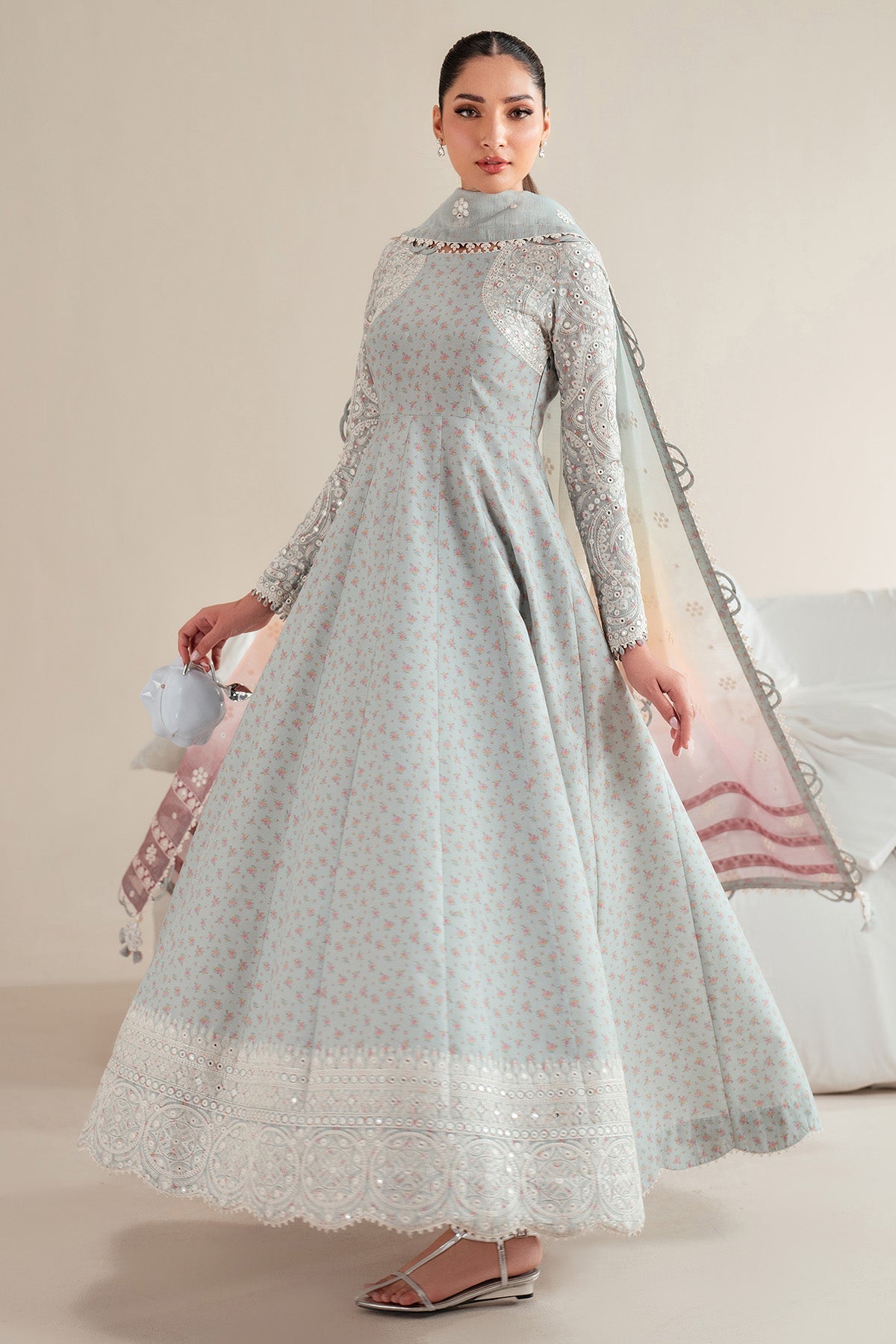 Jazmin | Iris Luxury Lawn 25 | IL'25-D04 XL Gray Lawn